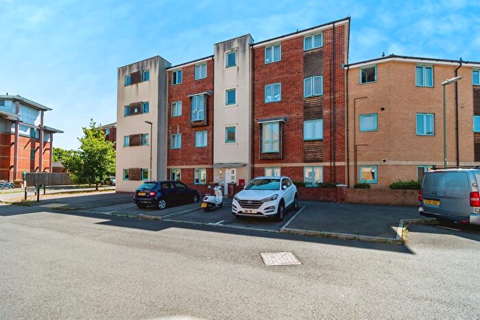 2 Bedroom Flat For Sale In Conduct Gardens, Eastleigh, SO50
