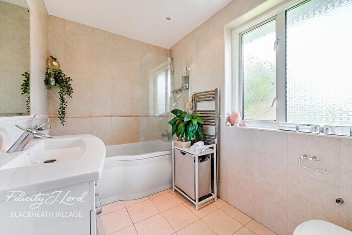 3 Bedroom Detached House For Sale In Woodyates Road, London, SE12