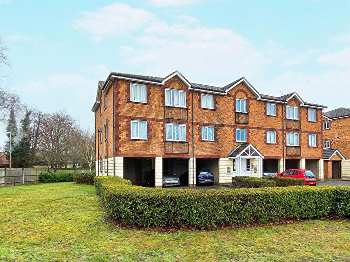 2 Bedroom Flat To Rent In Ellen Drive, Fleet, Hampshire, GU51