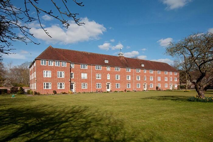 3 Bedroom Flat To Rent In The Close, Salisbury, SP1