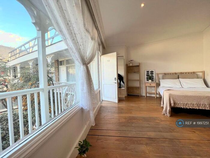 Studio To Rent In Danbury Street, London, N1