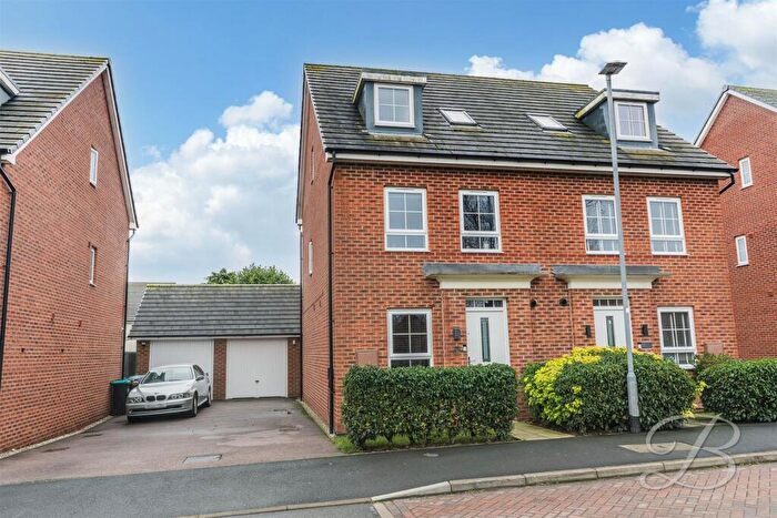4 Bedroom Town House For Sale In Piccadilly Close, Mansfield Woodhouse, Mansfield, NG19