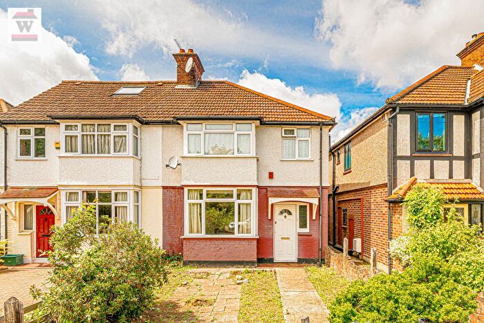 3 Bedroom Semi-Detached House For Sale In Riverside Walk, Isleworth, TW7