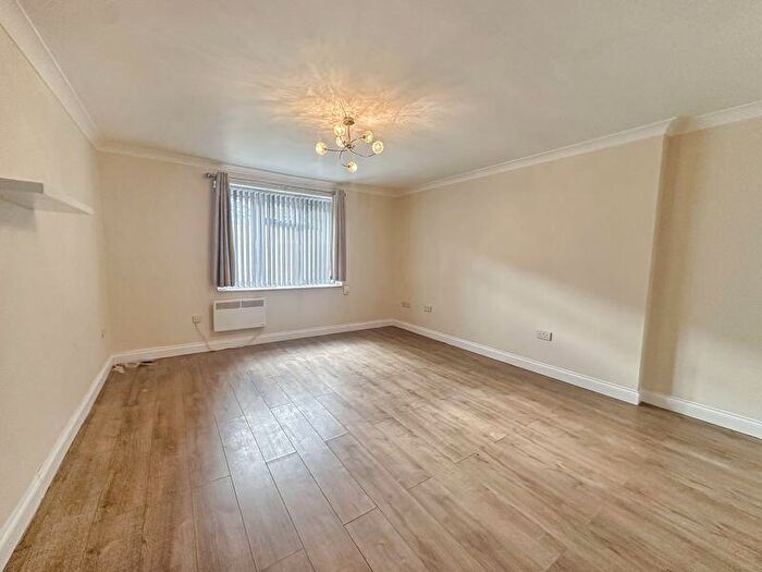 2 Bedroom Flat To Rent In Hencroft Street South, Slough, SL1