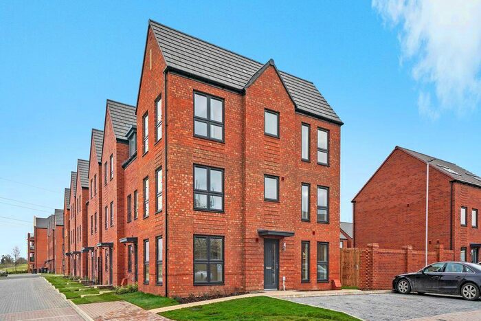 3 Bedroom Semi-Detached House To Rent In Hornbeam Mews, LU5