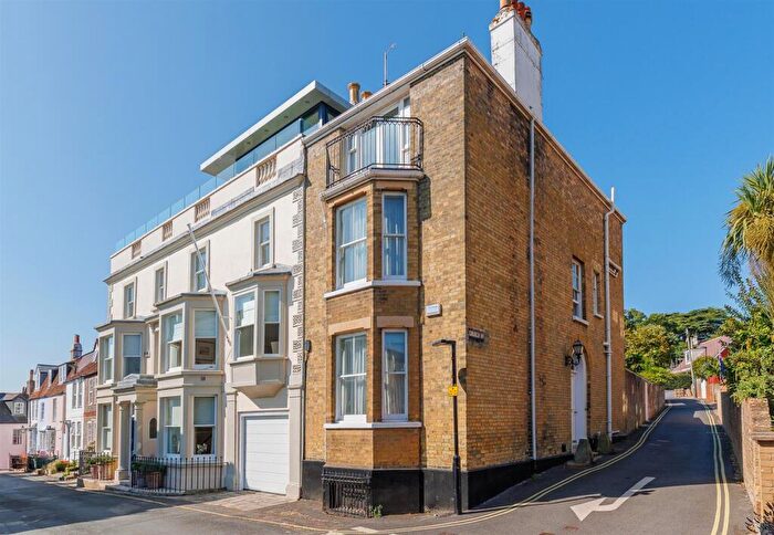 3 Bedroom Semi-Detached House For Sale In Cowes, Isle Of Wight, PO31