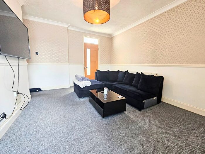 2 Bedroom Flat For Sale In Winton Hall, Westcliff Avenue, Westcliff-On-Sea, Essex, SS0