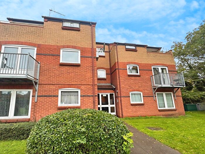 2 Bedroom Flat To Rent In Tonnelier Road, Dunkirk, Nottingham, NG7