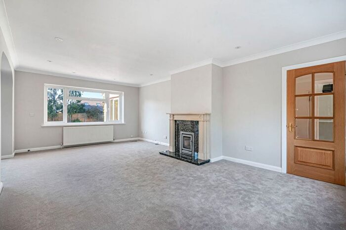 5 Bedroom Detached House For Sale In Kennel Close, Fetcham, KT22