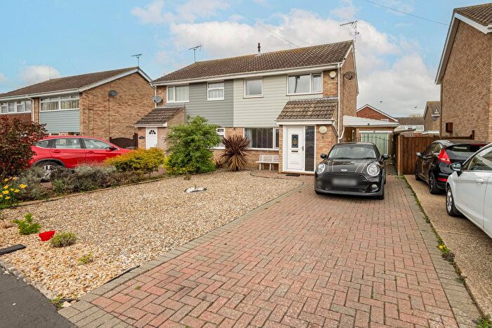 3 Bedroom Semi Detached House For Sale In Foxglade, Lowestoft, NR32
