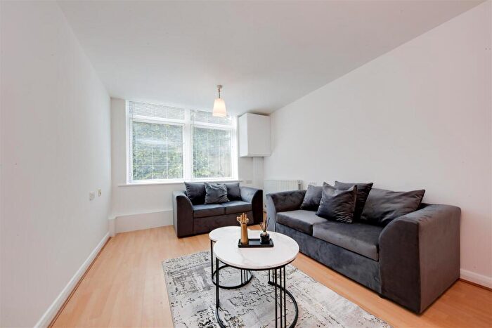 2 Bedroom Apartment To Rent In Fairlead House, Cassilis Road, London, E14