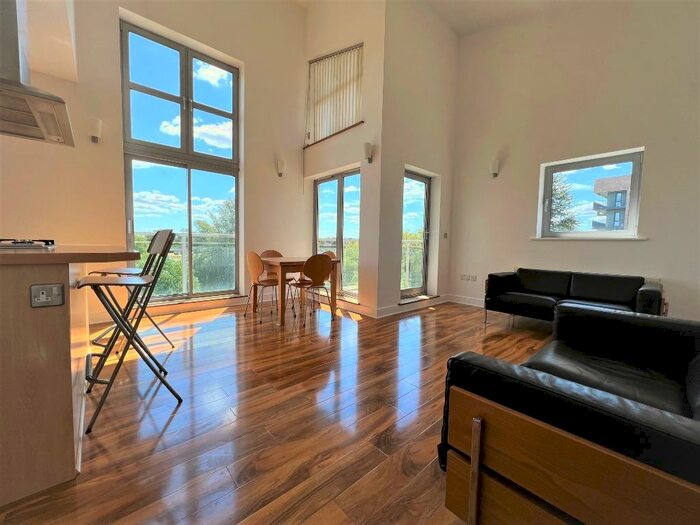 2 Bedroom Flat To Rent In Lockside Marina, Chelmsford, CM2