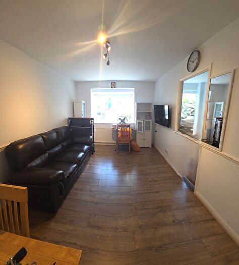 1 Bedroom Flat To Rent In Hadley Road, EN5