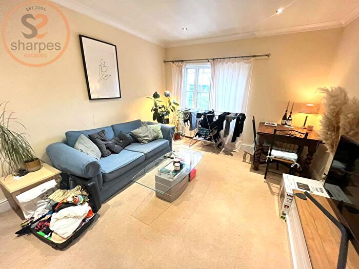 2 Bedroom Flat To Rent In Clapham Road, London, SW9