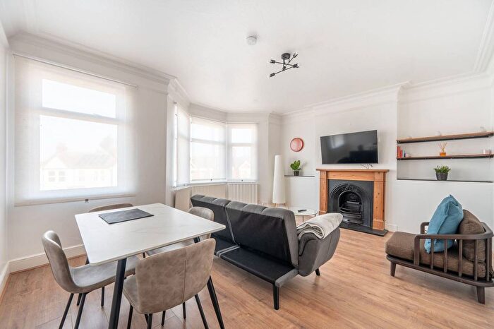 2 Bedroom Flat To Rent In Willesden Green, Willesden Green, London, NW10