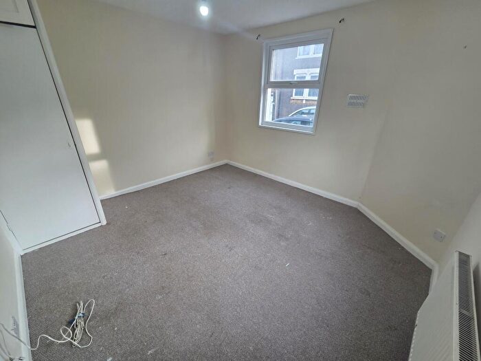 1 Bedroom Flat To Rent In Tennyson Road, Luton, LU1