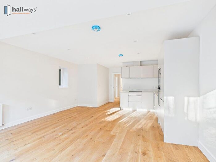 3 Bedroom Flat For Sale In Endlesham Court, Woodcote Valley Road, Purley, CR8