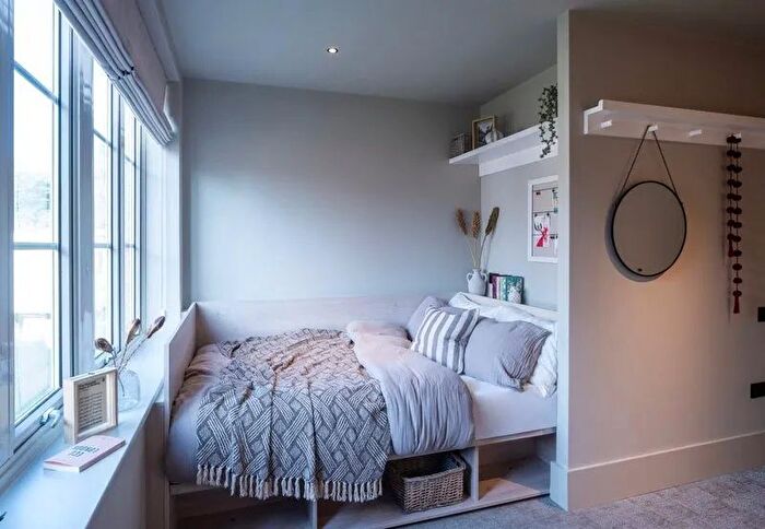 Studio To Rent In Augustus Road, London, SW19