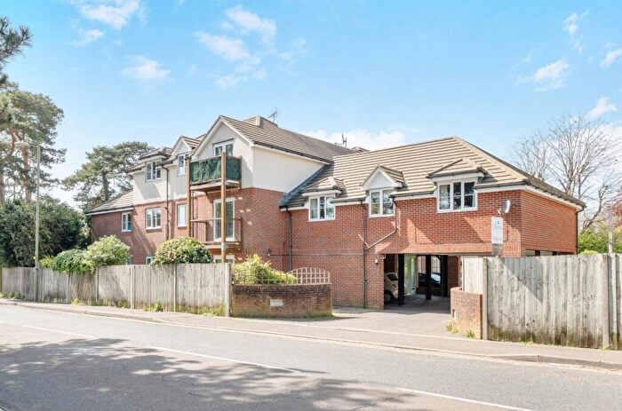 2 Bedroom Flat To Rent In West Dene Court, Warsash Road, Locks Heath, Southampton, Hampshire, SO31