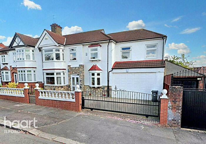 5 Bedroom Semi-Detached House For Sale In Rochester Gardens, Ilford, IG1