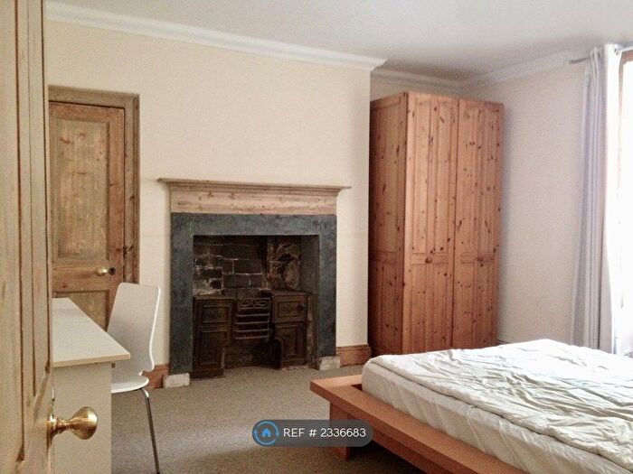 3 Bedroom Flat To Rent In Student, Bristol, BS8
