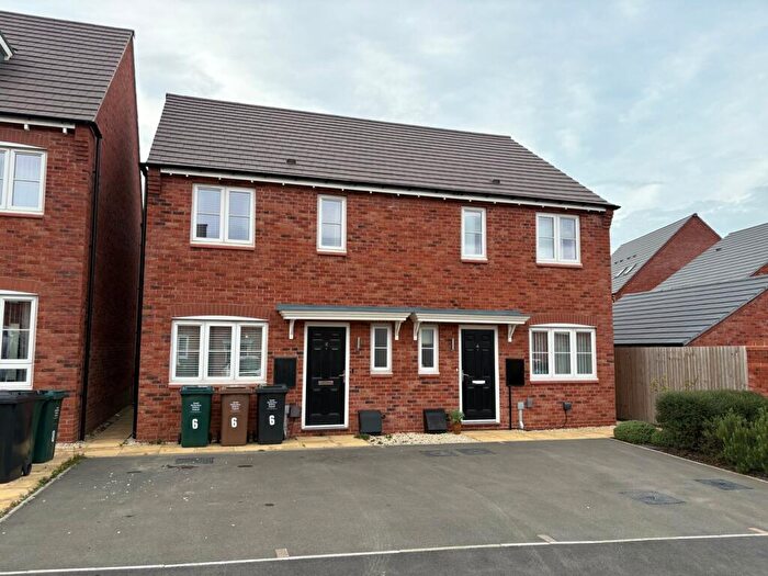 3 Bedroom Semi-Detached House For Sale In Fowler Close, Swadlincote, DE11