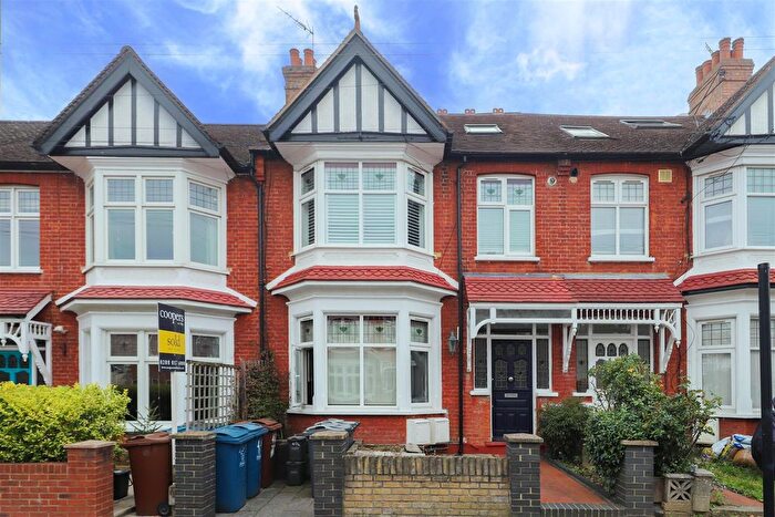 2 Bedroom Maisonette For Sale In Somerset Road, Harrow, HA1