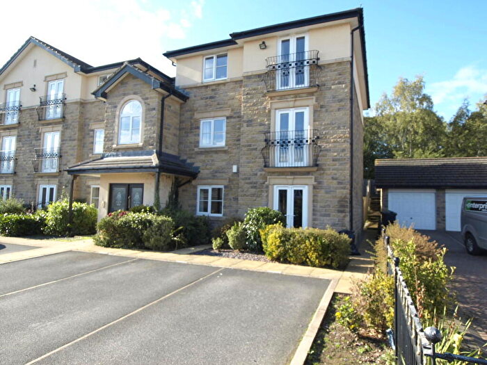 2 Bedroom Flat To Rent In Bluehills Lane, Lower Cumberworth, HD8
