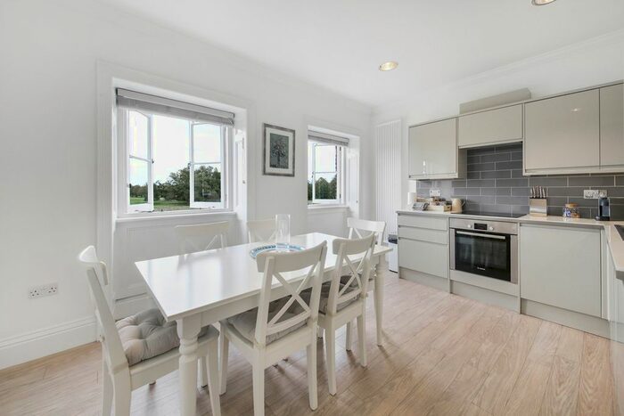 1 Bedroom Flat To Rent In Craven House, Hampton Court Road, KT8