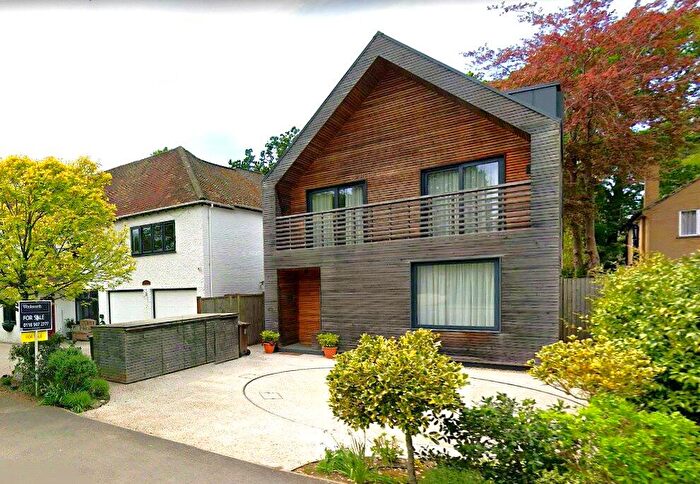4 Bedroom Detached House For Sale In New Wokingham Road, Crowthorne, Berkshire, RG45