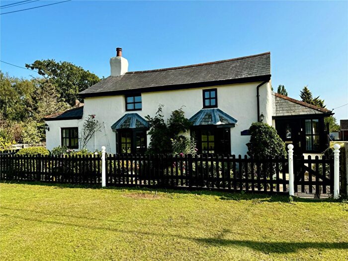 4 Bedroom Detached House For Sale In Lymington Road, East End, Lymington, Hampshire, SO41