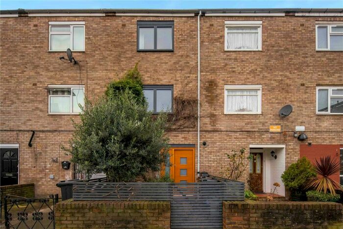 3 Bedroom House To Rent In Cromford Path, Clapton, London, E5