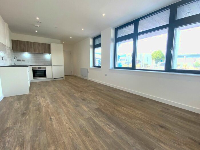 2 Bedroom Flat To Rent In London Road, Staines-Upon-Thames, Surrey, TW18