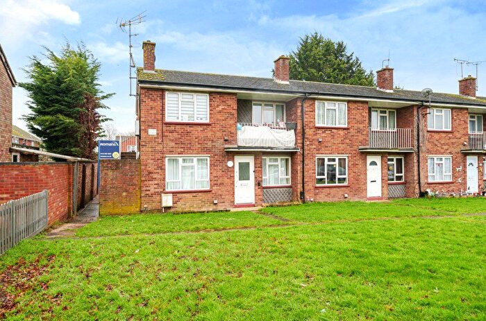 1 Bedroom Flat For Sale In Chestnut Crescent, Shinfield, Reading, RG2
