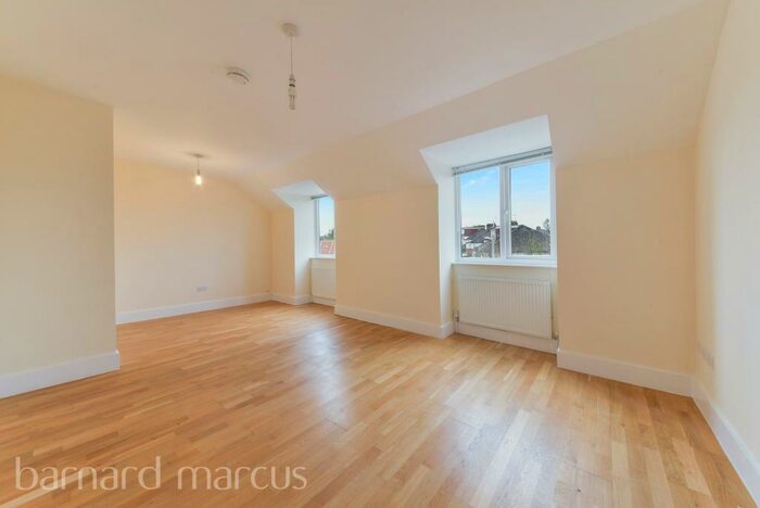 2 Bedroom Apartment To Rent In Surbiton Hill Park, Surbiton, KT5
