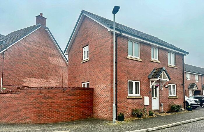 3 Bedroom Detached House For Sale In Malone Avenue, Swindon, SN25
