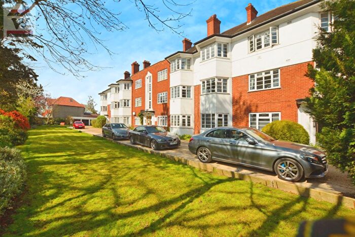 3 Bedroom Flat To Rent In Great West Road, Hounslow, TW5