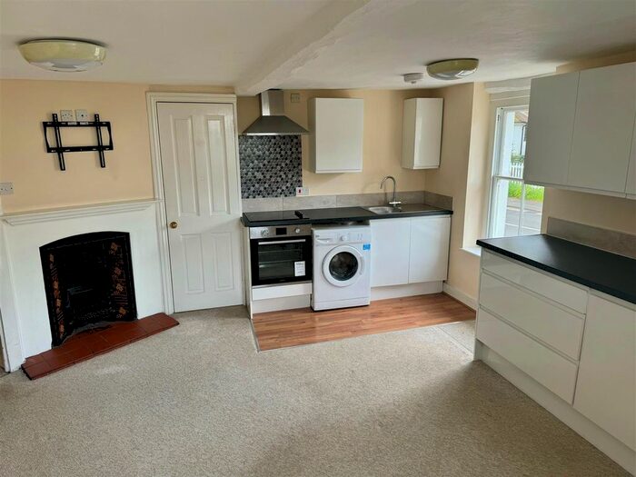 1 Bedroom Flat To Rent In High Street, Roydon, Harlow, CM19