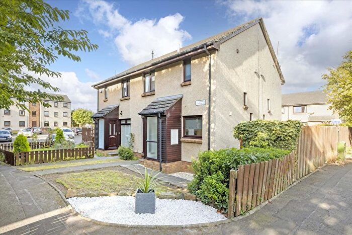 1 Bedroom End Of Terrace House For Sale In Hutchison Crossway, Edinburgh, EH14