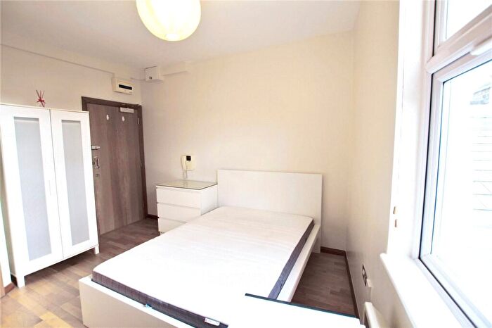 Apartment To Rent In Foulden Road, Stoke Newington, London, N16