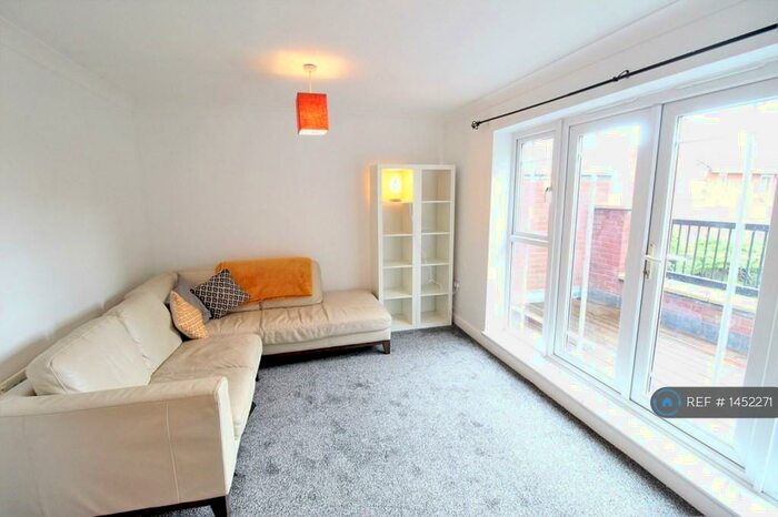 4 Bedroom Terraced House To Rent In Drayton Street, Manchester, M15