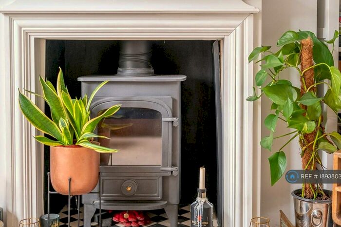 1 Bedroom Flat To Rent In Penton Place, London, SE17