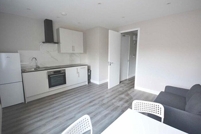 1 Bedroom Flat To Rent In Queens Road, London, NW4