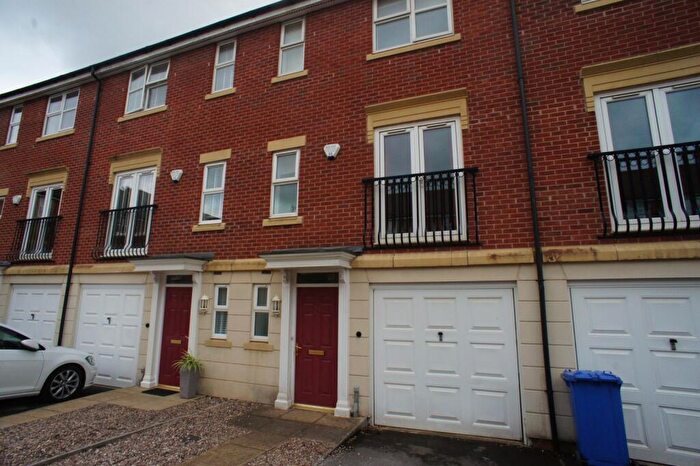 3 Bedroom Town House To Rent In Crystal Close, DE3