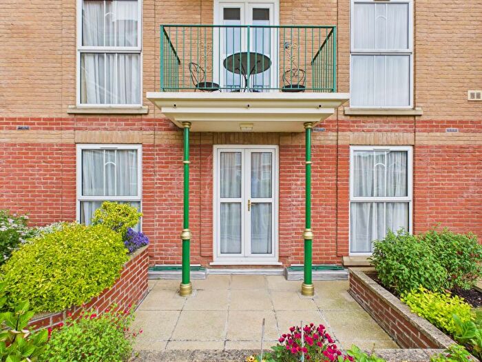 2 Bedroom Apartment For Sale In Colne Road, Cromer, NR27