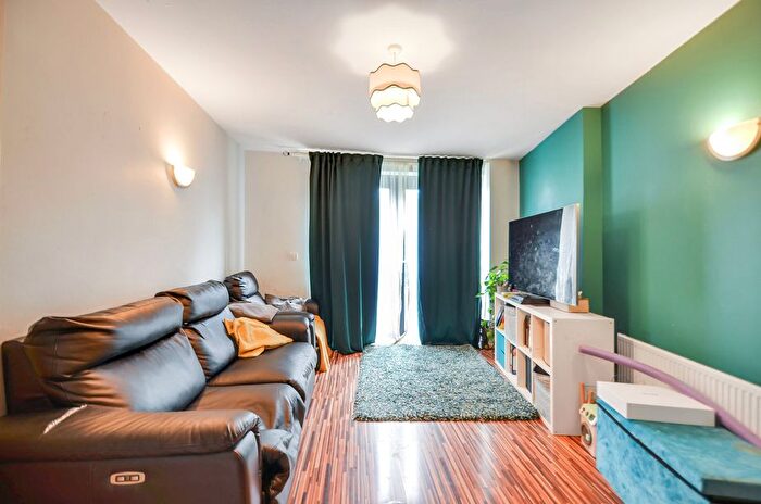 2 Bedroom Flat For Sale In Edgware Court, Edgware, HA8