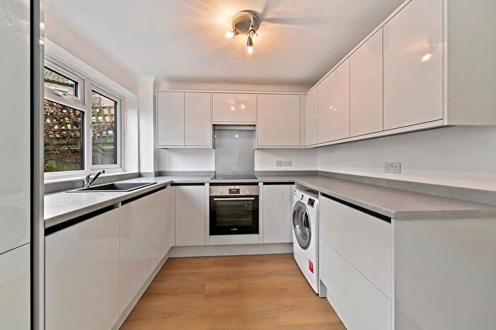 3 Bedroom Terraced House For Sale In Addison Road, Teddington, TW11