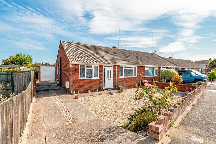 2 Bedroom Semi Detached Bungalow For Sale In Wantsume Lees, Sandwich, CT13