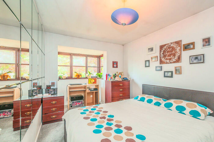 2 Bedroom Flat To Rent In Stonefield Park, SL6