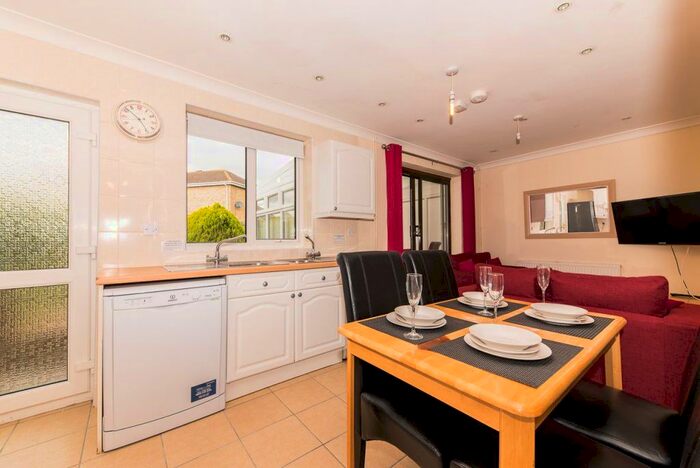 1 Bedroom Property To Rent In Warwick Road, Canterbury, CT1